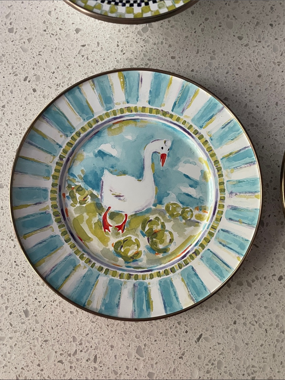 Hand-Painted Ceramic Bowls & Plates with Duck & Bee Motifs - Picture 6 of 7